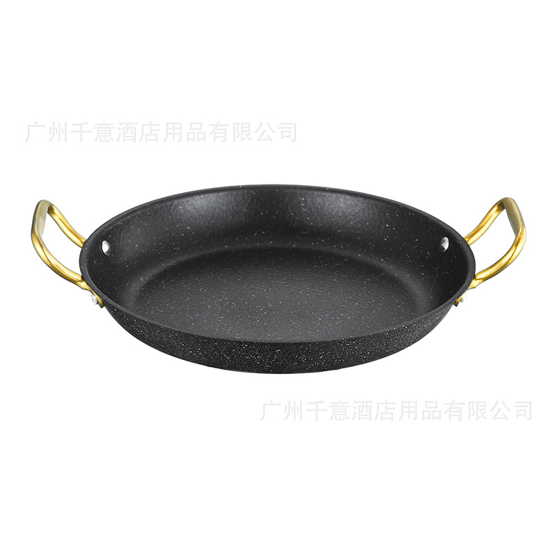 망치로 두드린 철판