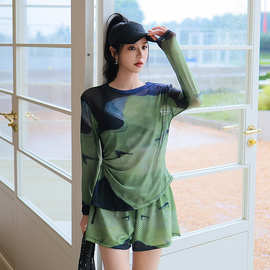 运动风长袖分体泳衣女防晒罩衫保守显瘦遮肚海边度假游泳装三件套