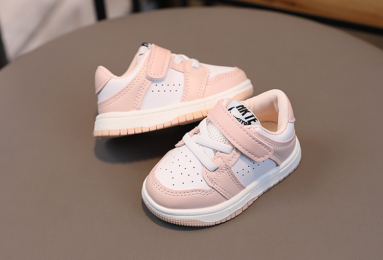 Barnsport pojkar flickor board vår och höst 2024 koreansk version, panda vita pojkar, baby singelskor, lärande_voghion.com