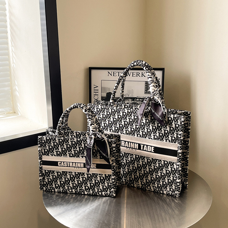 Large Capacity Women's Bag 2026 New Cross-Border Fashion Embroidered Letter Tote Bag Versatile Shoulder Underarm Bag