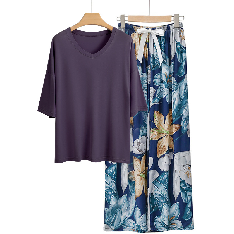 진한 보라색 + 큰 꽃