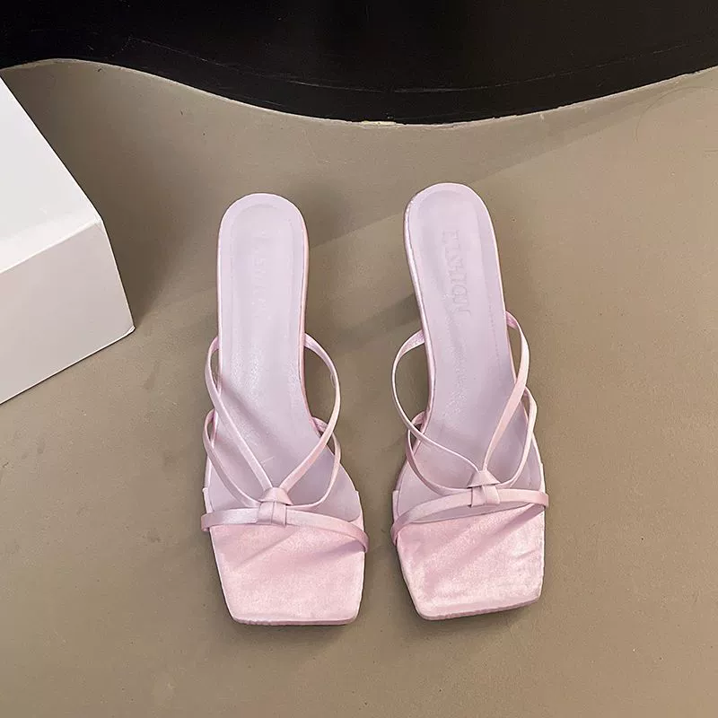 Высокие каблуки 2025 новые летние сексуальные сандалии на шпильке с леопардовым принтом и квадратным носком, универсальные для верхней одежды, модные тапочки для увеличения роста для женщин