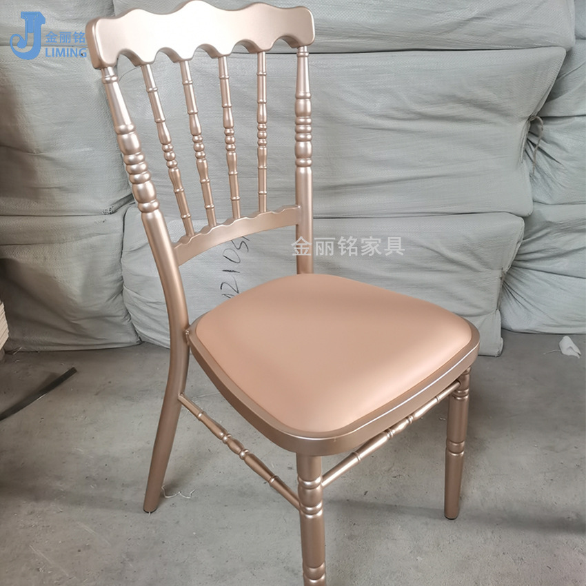Silla de comedor de metal Silla de banquete de hotel apilamiento Silla de boda Napoleón bolsa suave respaldo al aire libre boda Silla de Bambú