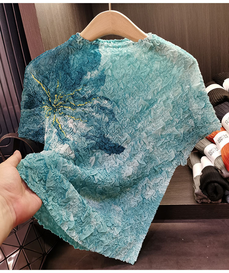 Áo thun nữ ngắn tay in họa tiết xếp ly thiết kế cao cấp — Màu xanh da trời, Màu đen, Màu tím, Xanh lông công chi tiết 9