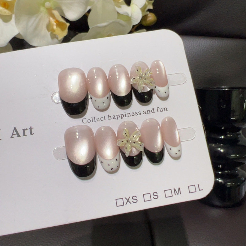 【Hepburn Color Contrast】Gentle Moonlight Lily Wearable Nails Black and White Polka Dot French Manicure with Rhinestone Decoration Fake Nails