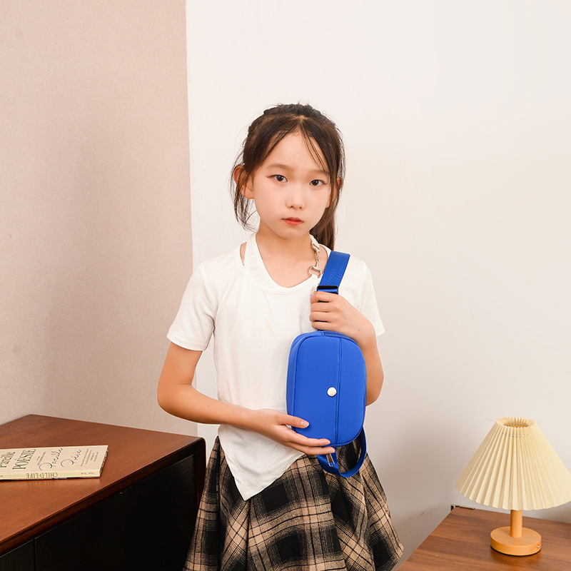 Bolsa de pecho simple de color sólido para niños y niñas, mini bolso deportivo casual para bebés 2025, nuevo bolso de cintura para niños de comercio exterior
