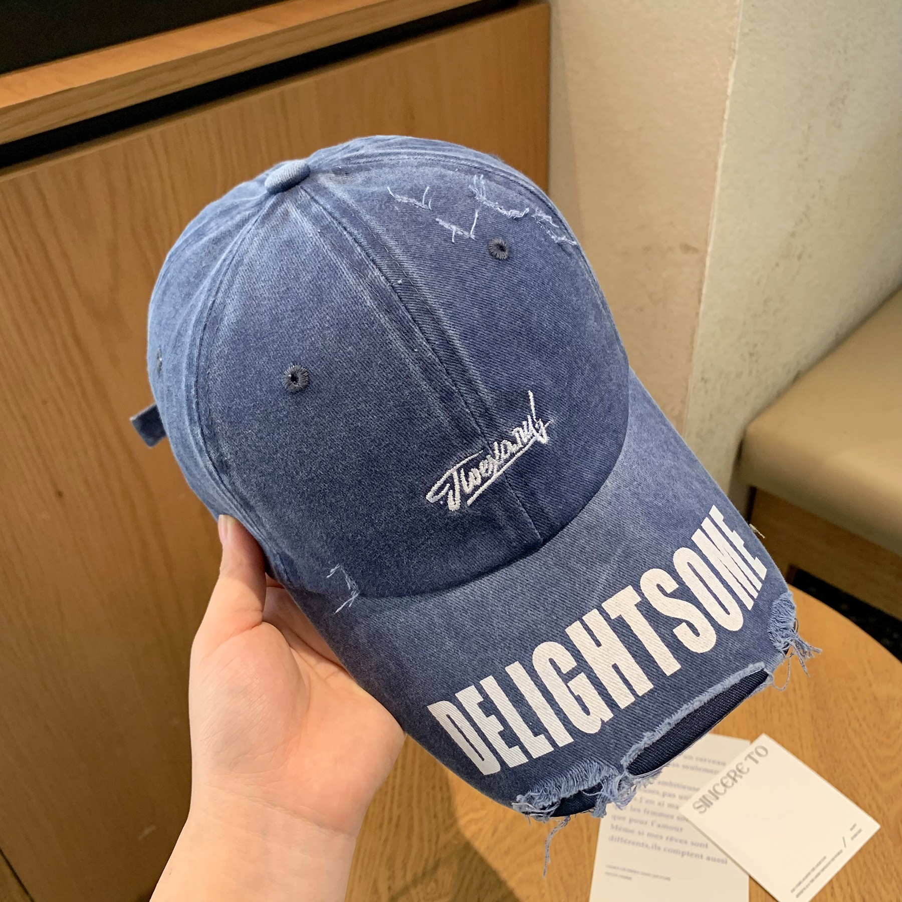 Retro estilo americano viejo lavado agujero sombrero de béisbol mujer primavera y otoño letras versátiles muestran cara gorra de lengua de pato hombre moda