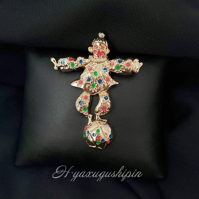 vintage Western Antique Pin Clown Vintage Personality Enamel Ball-stepping Corsage Alloy Doll Brooch Accessories