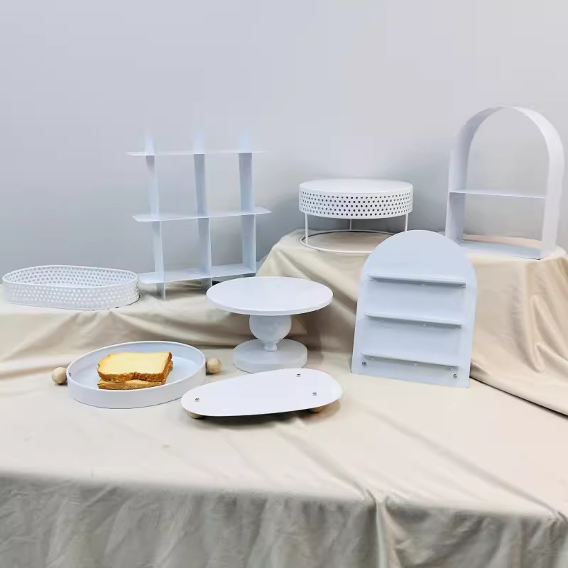 Tabla de postres de estilo blanco decoración estante de exhibición de bodas decoración estante de pastel de cumpleaños bandeja de refrigerio de hierro forjado