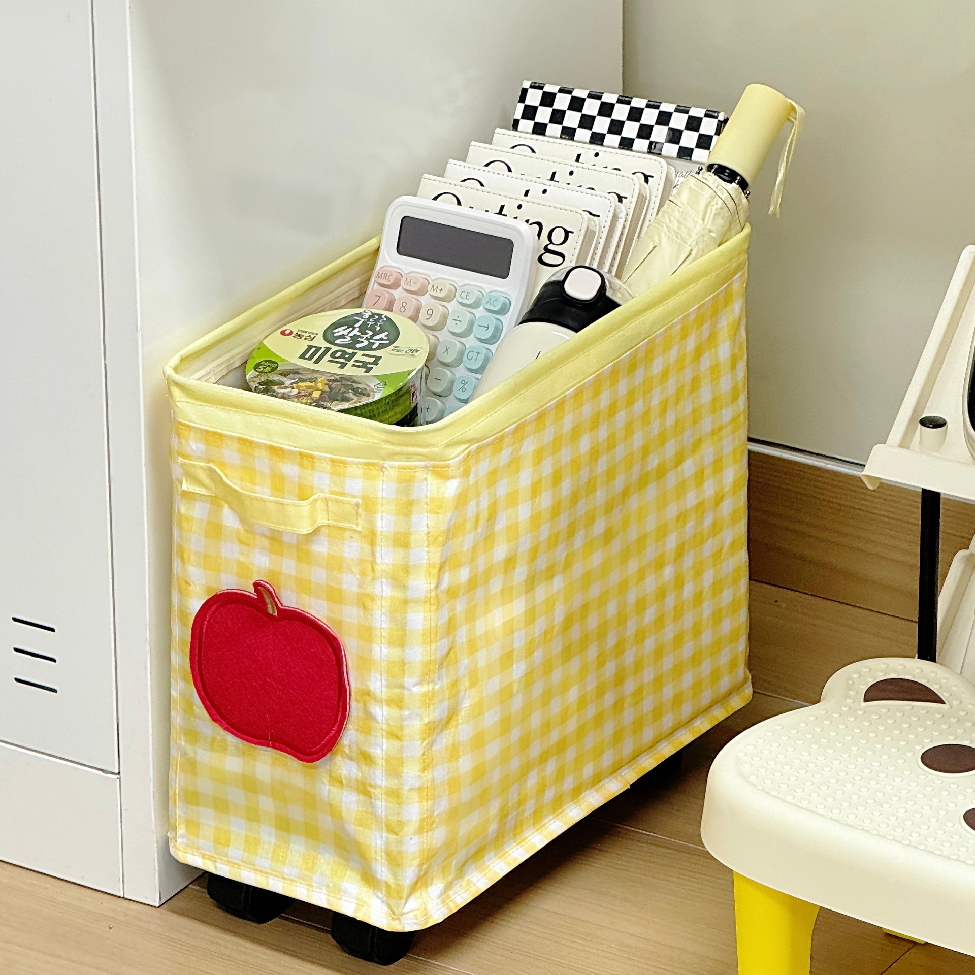 Estante de almacenamiento móvil debajo de la mesa de la estación de oficina dormitorio canasta de almacenamiento de bocadillos plegable