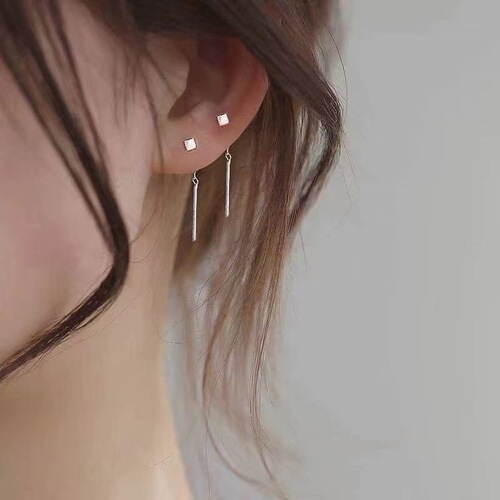Simple and cool style, small earrings, don’t take them off when sleeping, S925 silver square ear wire, Internet celebrity temperament, versatile ear jewelry