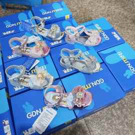 女童凉鞋爱莎公主鞋夏季新款杂款时尚小女孩软底水晶鞋子尾货批发