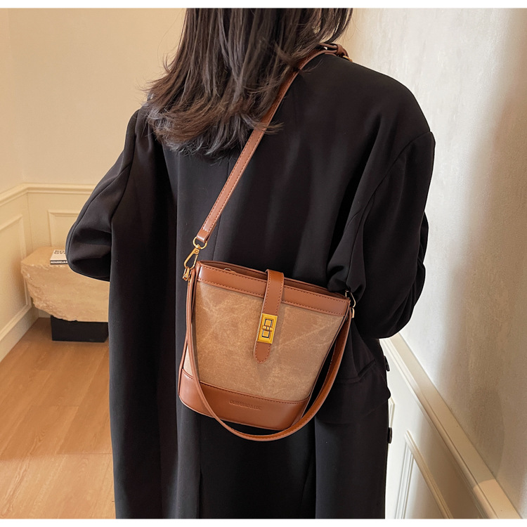 2024 New Korean-style trendy single-shoulder bag, niche design, underarm bag, fashionable and casual bucket bag, crossbody women's bag undefined