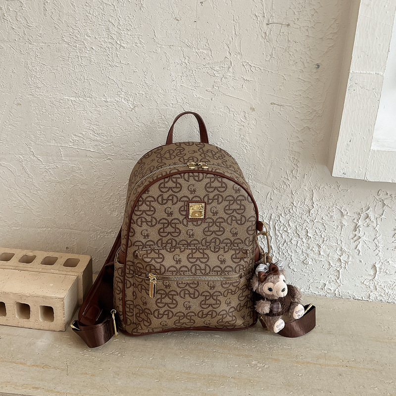 New Korean-style personalized letter backpack, large-capacity commuter outdoor schoolbag for women, water-resistant, stylish and versatile backpack New Korean-style personalized letter backpack, large-capacity commuter outdoor schoolbag for women, water-resistant, stylish and versatile backpack