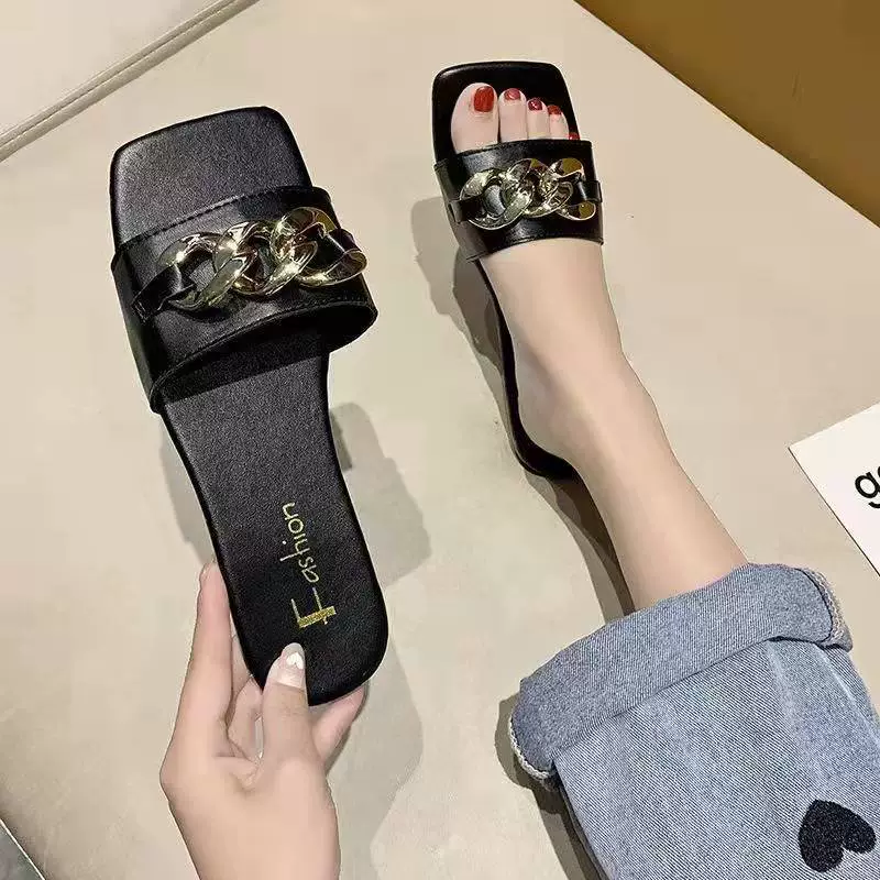 Тапочки в новом стиле в Корейском стиле, женская летняя одежда, модные Универсальные шлепанцы для моря, сандалии на плоской подошве с квадратным носком, сандалии для интернет-знаменитостей