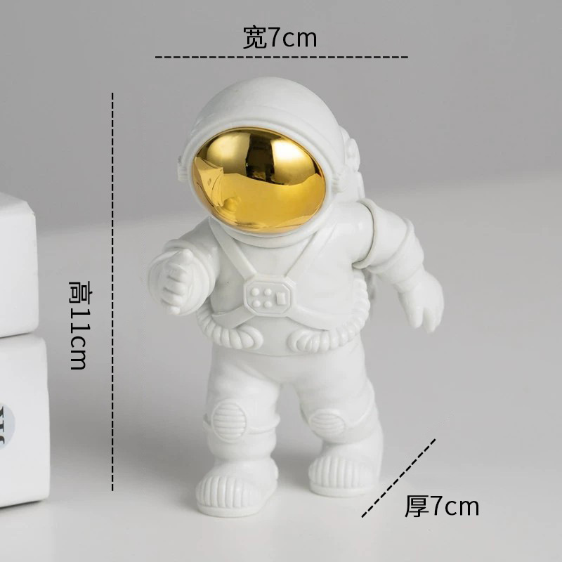 大サイズの宇宙飛行士が宇宙飛行士の客間の部屋の家の酒場の装飾品を飾って贈り物をして卸売りします。|undefined