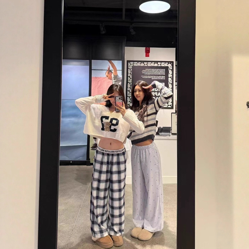 Hollister Little Seagull American Jacquard Number Bear Short Knit Sweater Lazy Loose V-Neck Sweater for Women Autumn