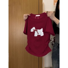 韓国系ギャルは腰を絞めて黒い半袖のtシャツの女性の春の2025新型のデザイン感を持っています。