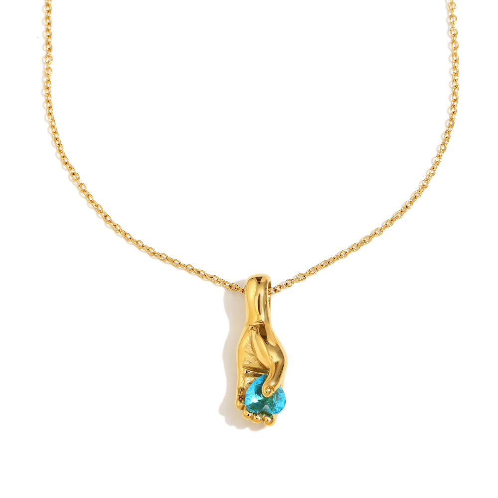Elegant Niche-Style 18K Gold-Plated Stainless Steel Necklace – Creative Pendant With Hand-Held Gemstone Design