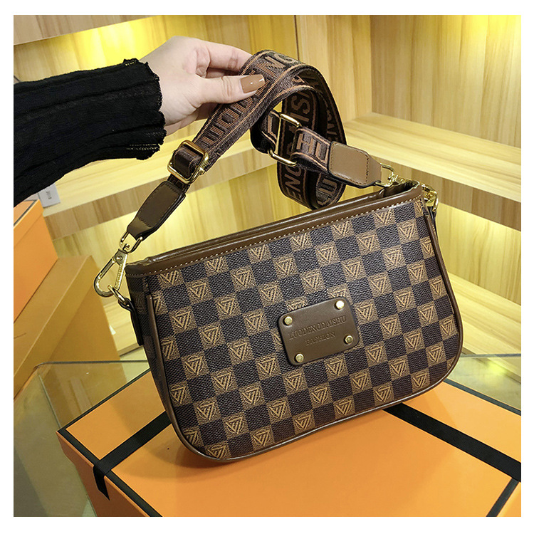 Women's bags 2023 new style versatile printed armpit bag Internet celebrity temperament high-end single shoulder crossbody bag small square bag_voghion.com
