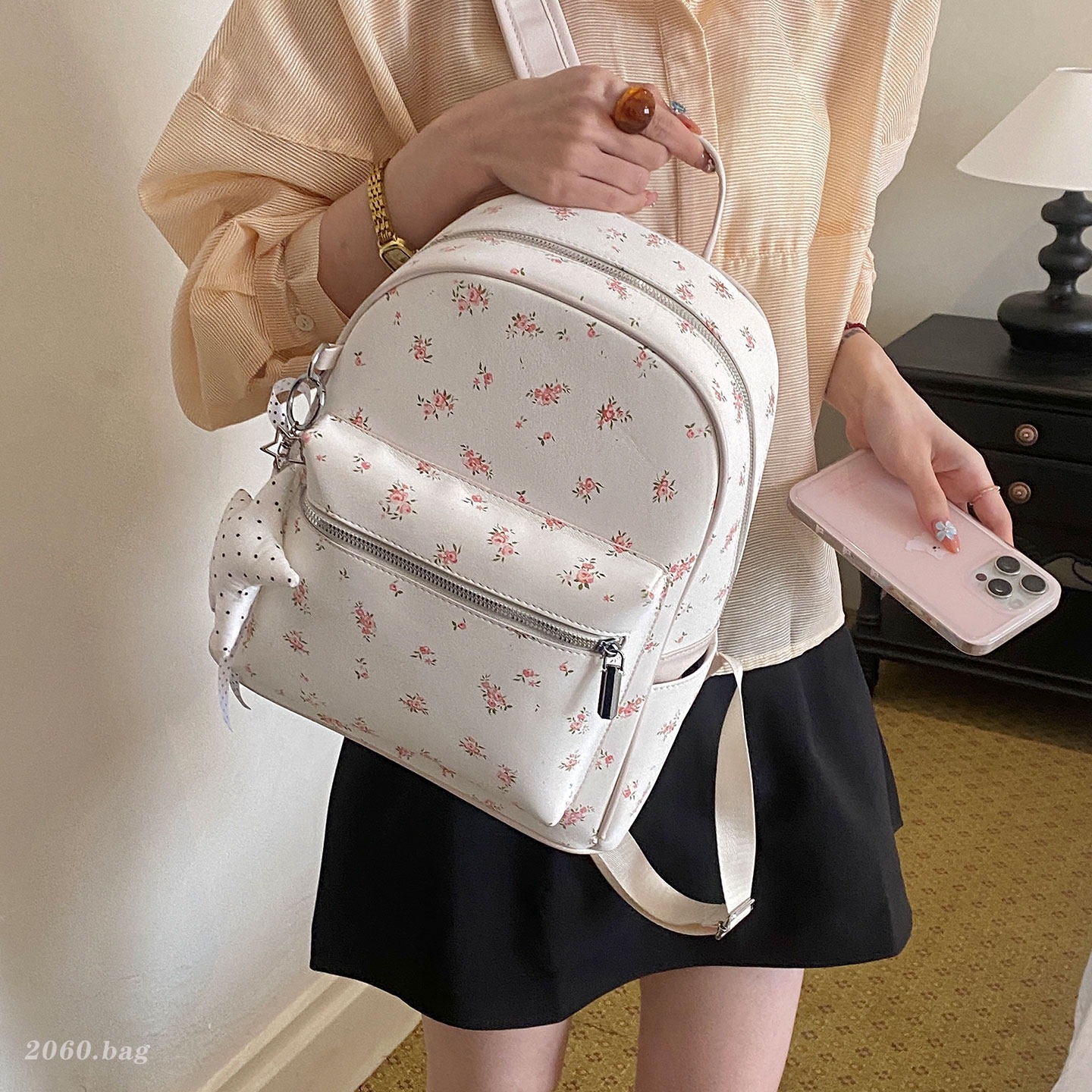 Mochila para viajar mochila versátil nueva mochila de estilo simple para mujeres verano 2026 moda de gran capacidad estudiantes flores picadas