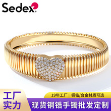 跨境个性重工爱心光面手镯铜锆微镶手饰轻奢感竖纹宽边铜锆手镯