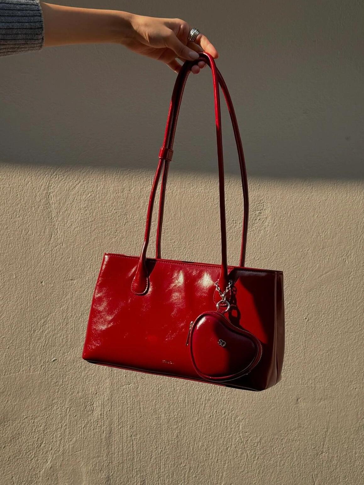 2025 bolsas de nicho coreanas de diseño de mango largo de hombro único bolsas de brazo de gran capacidad para auriculares de amor bolsas para mujeres