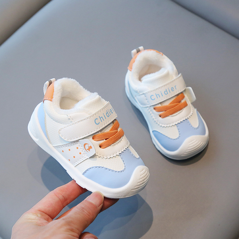 Zapatillas de invierno para niños nuevos zapatos ligeros para niños y niñas zapatos para correr para niños zapatos de terciopelo fino cálido dos zapatos de algodón