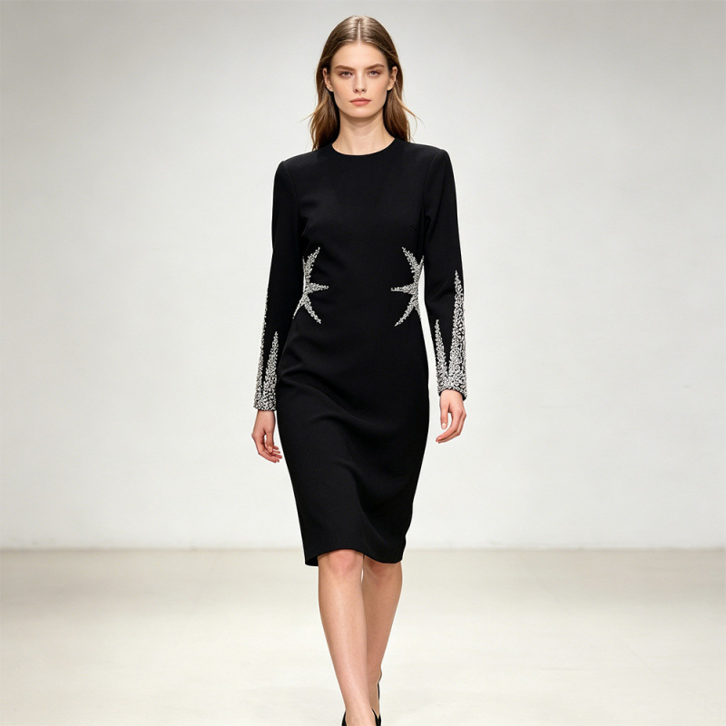 2026 New Style Dress with a High-End Designer Feel, Elegant Socialite Style, Heavily Embellished with Beads and Rhinestones, Slim-Fit Mid-Length Gown