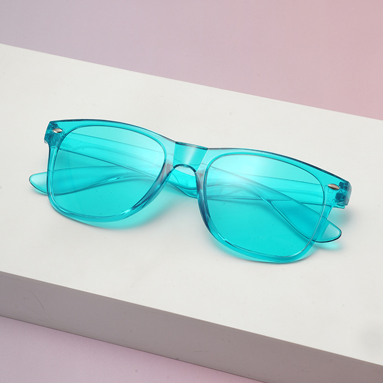 Gafas de sol retro de moda 2025, estilo caramelo con clavos de sombrilla de arroz, venta al por mayor directa de fábrica