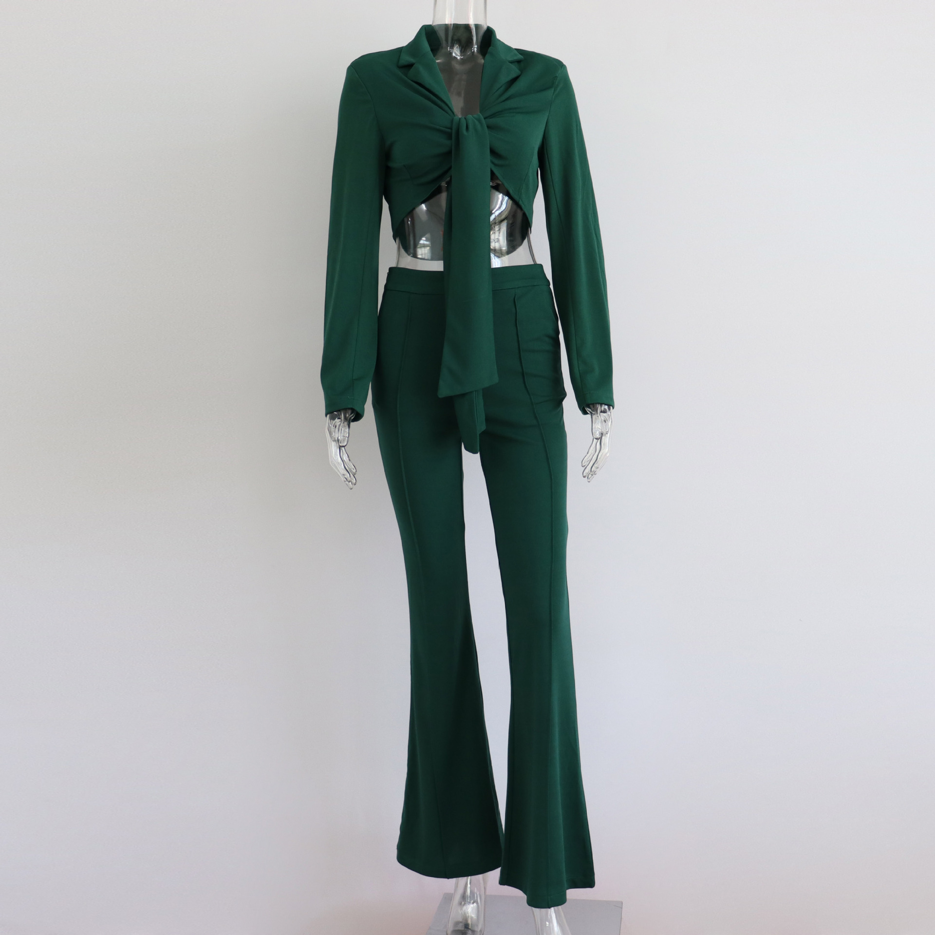 GraceChic – Europäischer und amerikanischer, sexy Schnürblazer mit langen Ärmeln, gepolsterten Schultern und eng anliegender Schlaghose – Frühjahr/Sommer 2024 (Neu)_voghion.com