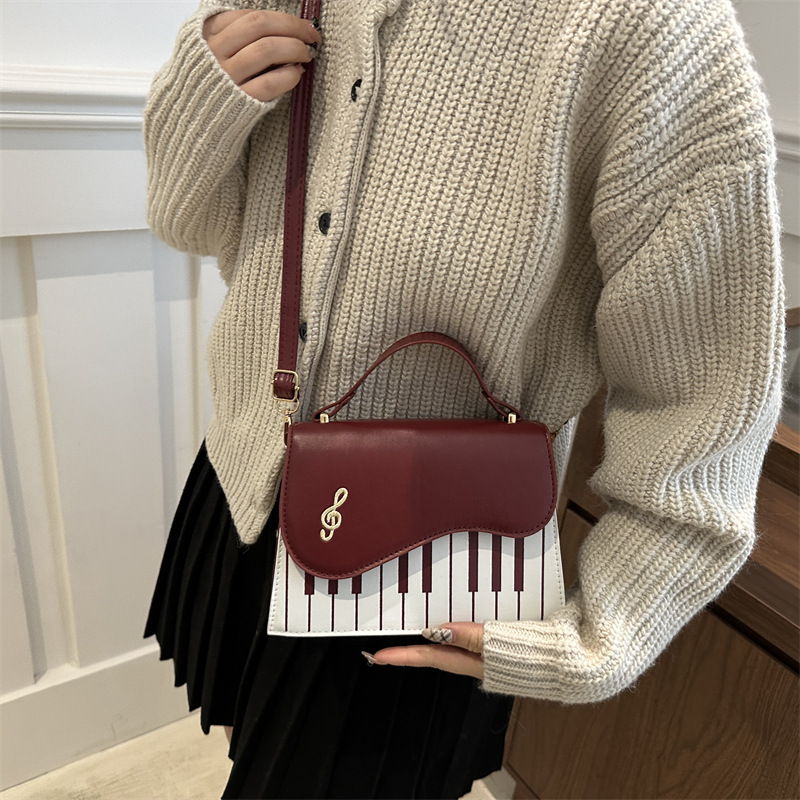 Bolsos de mujer Bolsos cuadrados pequeños de moda Bolsos de mujer Nuevas notas de piano Bolsos de hombro PU Bolsos de mensajero Bolsos de invierno dulce 2024