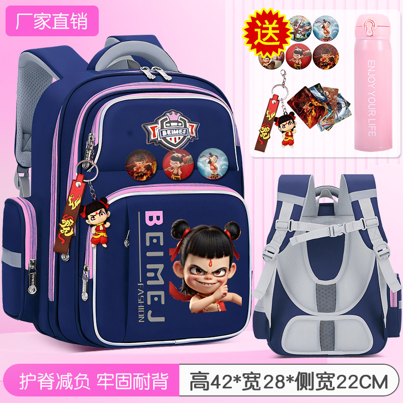 子供の小学生のカバンの男子学生は一二三から六年生です。|undefined