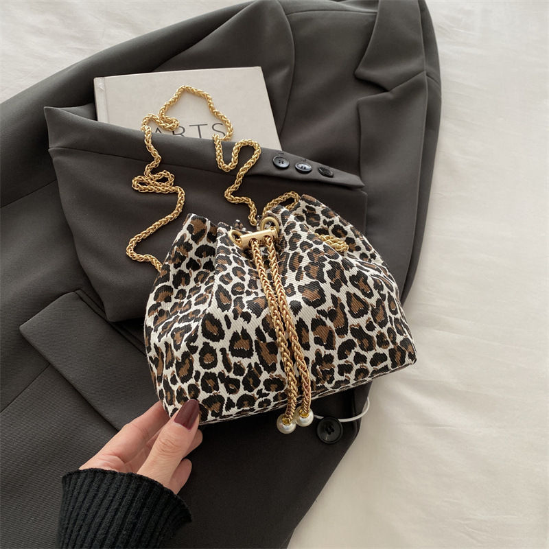 Bolsos de cubo de viaje ocio simple bolso de moda simple bolso de mujer otoño / invierno 2024 nueva moda simple bolso de hombro