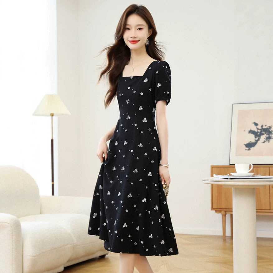 Đầm maxi nữ thắt eo cổ vuông họa tiết hoa đen chất liệu voan mềm mại — Hoa màu đen chi tiết 2
