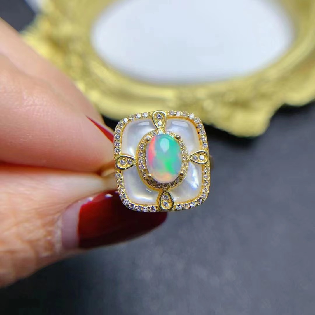 Organic fashionable ring