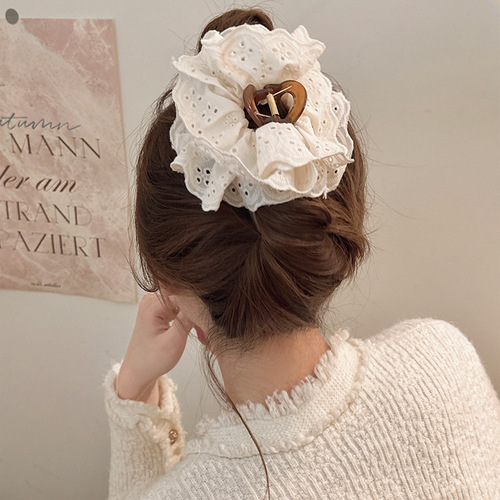 French elegant retro lace large hair clip for women, ballet style at the nape of the neck, 2024 new high-end claw clip with a sense of sophistication
