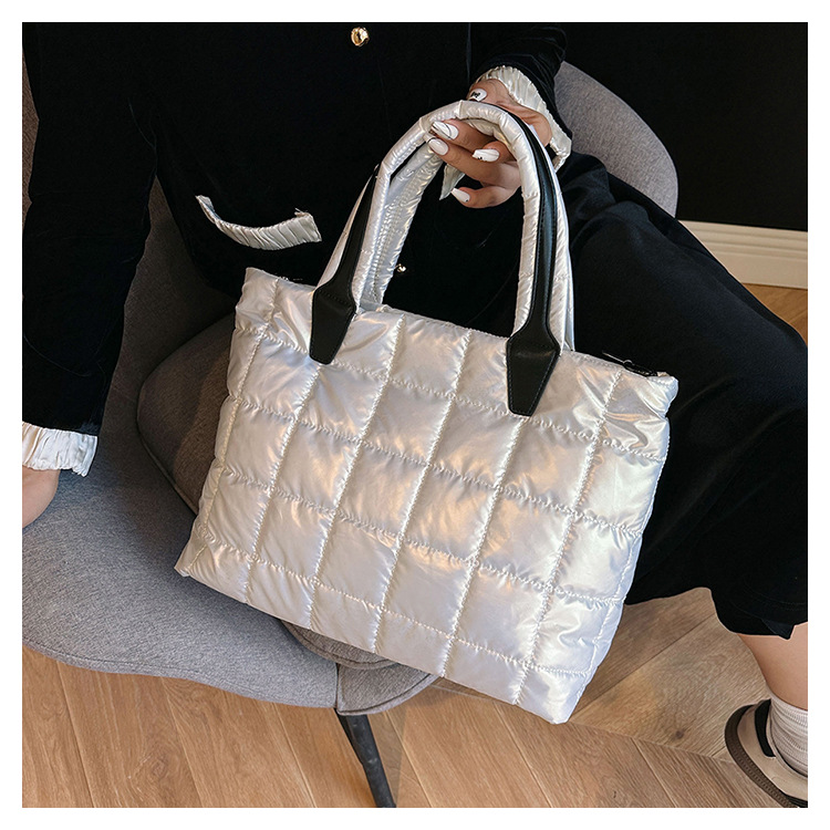 Bolso de mano acolchado de algodón de gran capacidad para mujer, nuevo bolso de moda 2024, bolso cruzado de hombro de alta gama para ir al trabajo