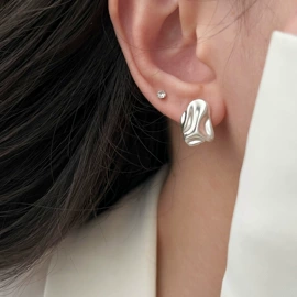 戒指;项链;耳环