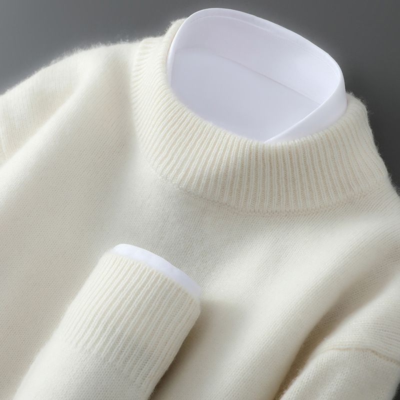 White [half turtleneck]