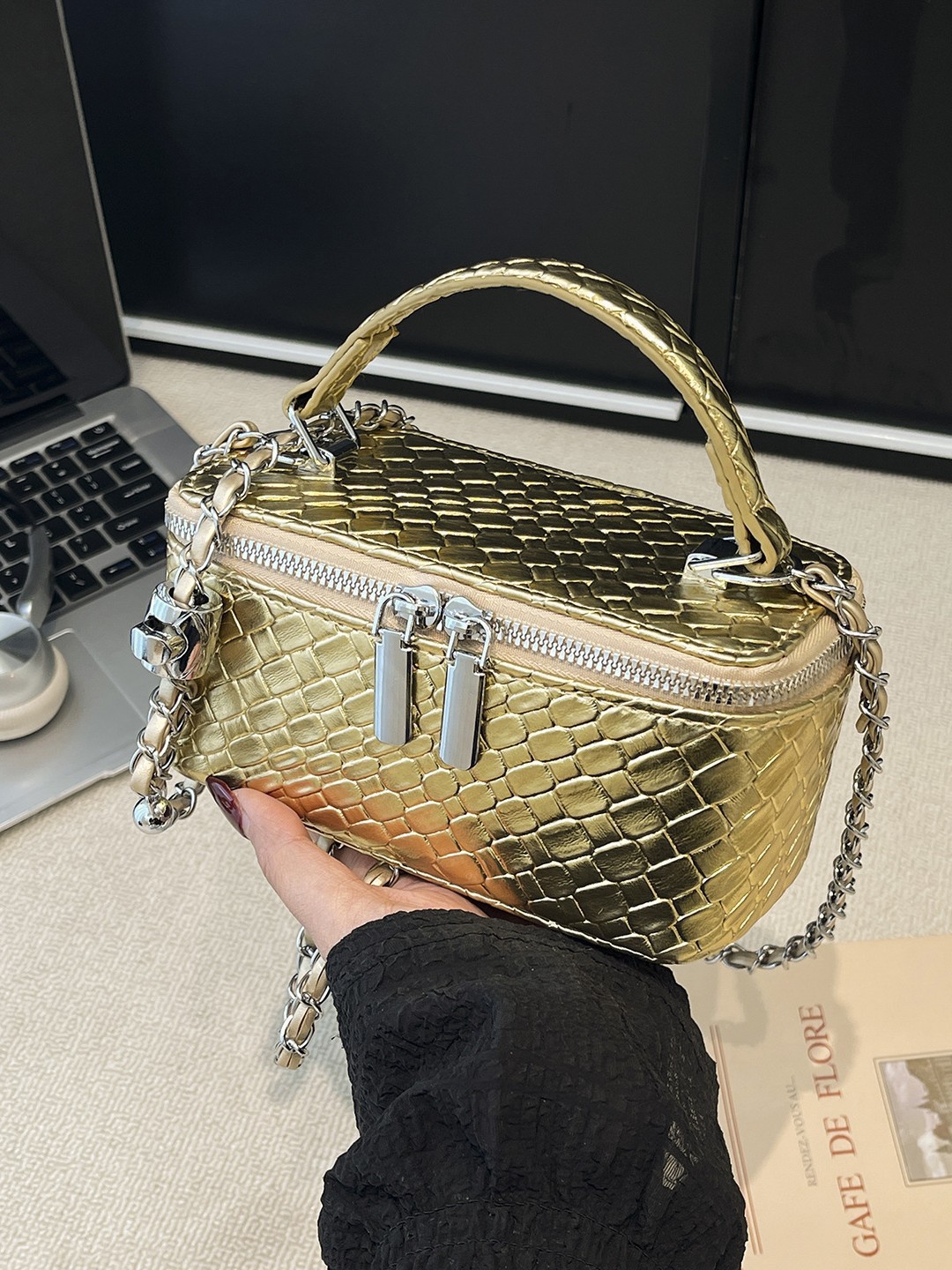 2026 nueva textura transfronteriza tejida bolsas de maquillaje bolsas pequeñas bolsas cuadradas pequeñas bolsas de viento de un hombro bolsas de mano de cadena