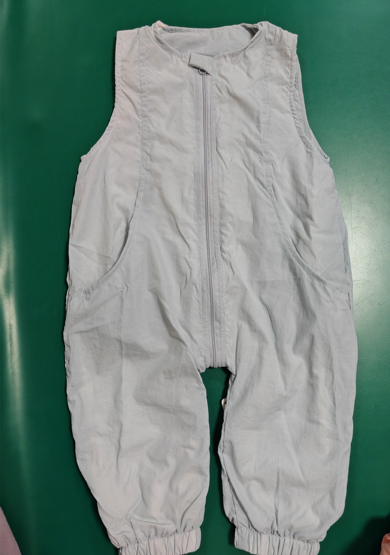 Monos sin mangas de nuevo estilo con cremallera de tres pruebas moda casual primavera y otoño de doble capa de una pieza pantalones para niños y niñas