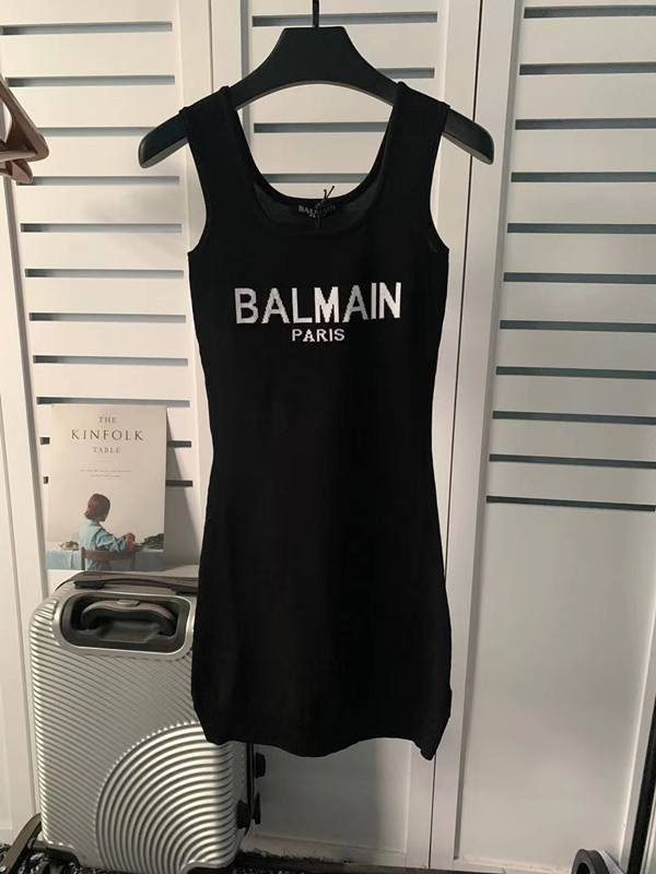 24Ss Spring and Summer New Balmain Silk Linen U-Shaped Collar Slim Slim Pure Color Dress One-Step Skirt 24Ss Spring and Summer New Balmain Silk Linen U-Shaped Collar Slim Slim Pure Color Dress One-Step Skirt