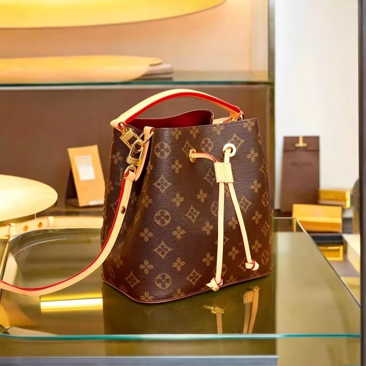 LV Noebb Bucket Çanta, Dəri Çiyin və Krossbody Modeli