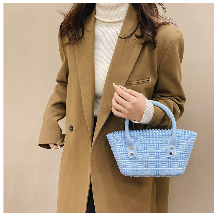 2025 New trendy and versatile crossbody mini vegetable basket jelly bag, fashionable hand-held woven bag, mini tote women's bag undefined