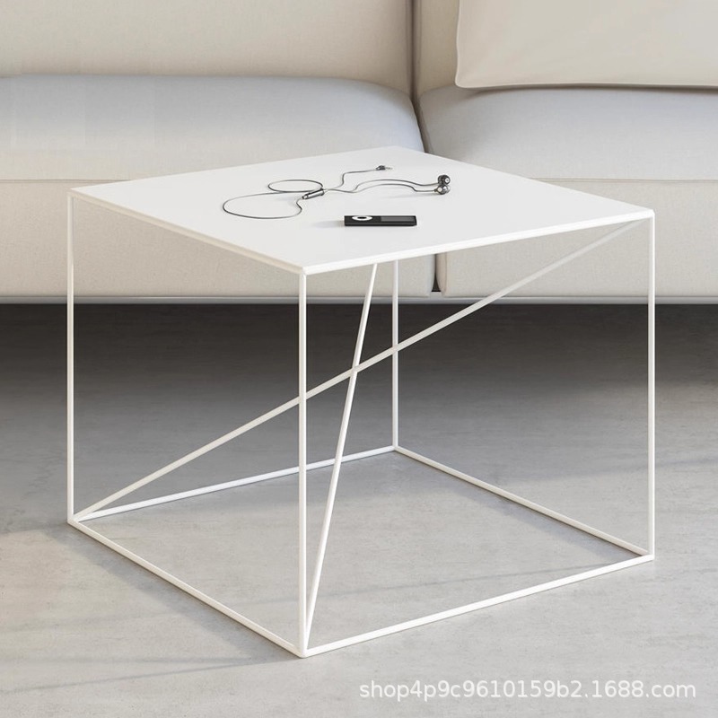 Mesa de té cuadrada de hierro forjado, sofá nórdico simple, mesa lateral de balcón, esquina creativa, loft simple, mesa cuadrada