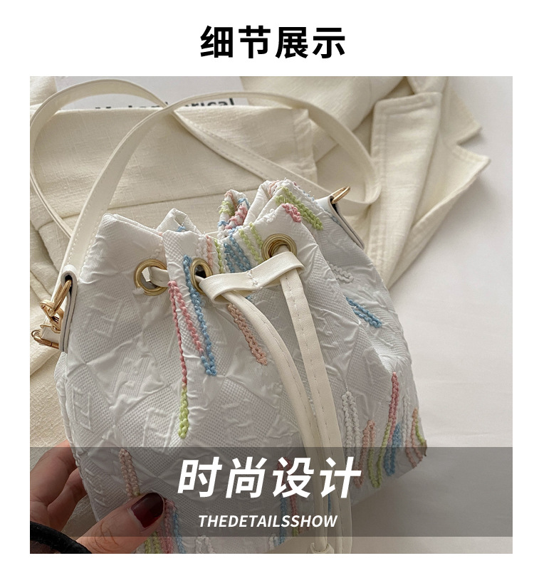 Single-shoulder bag, Korean-style drawstring, fresh and girlish crossbody bag, large capacity, commuting, casual, quality and versatile, Chinese-style bucket bag Application Scenario