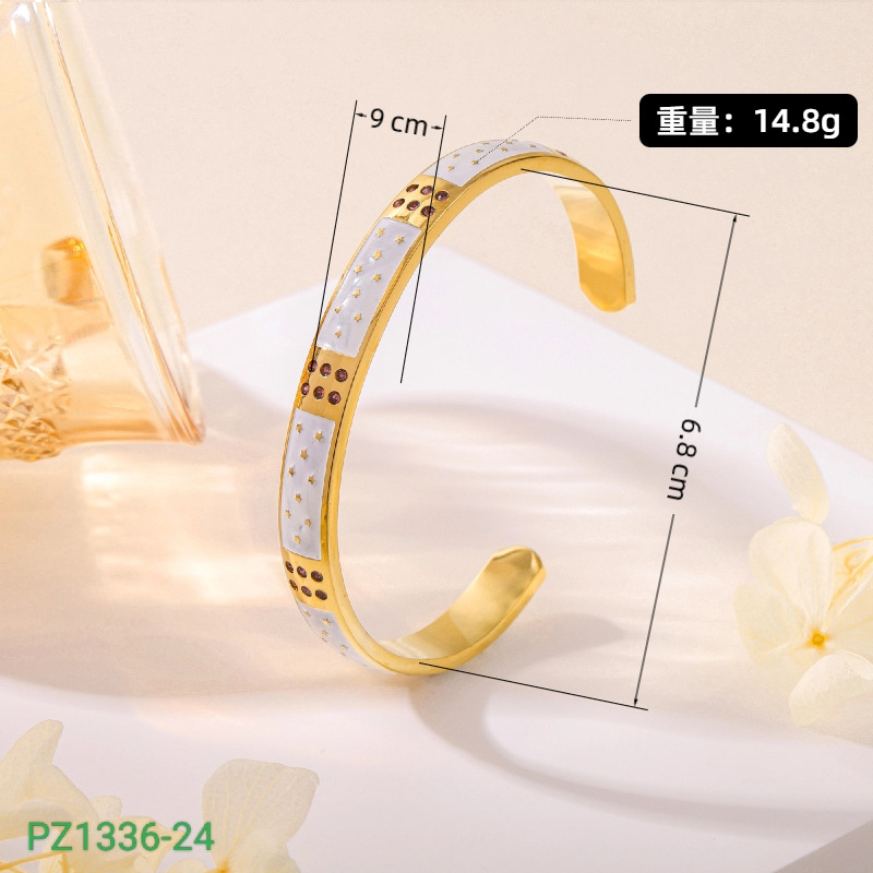 Pulseras de acero de titanio retro mujeres de moda transfronteriza europea y americana abierta electroalimentada diamantes de diamantes de diablo ojos brazalete de acero inoxidable joyas
