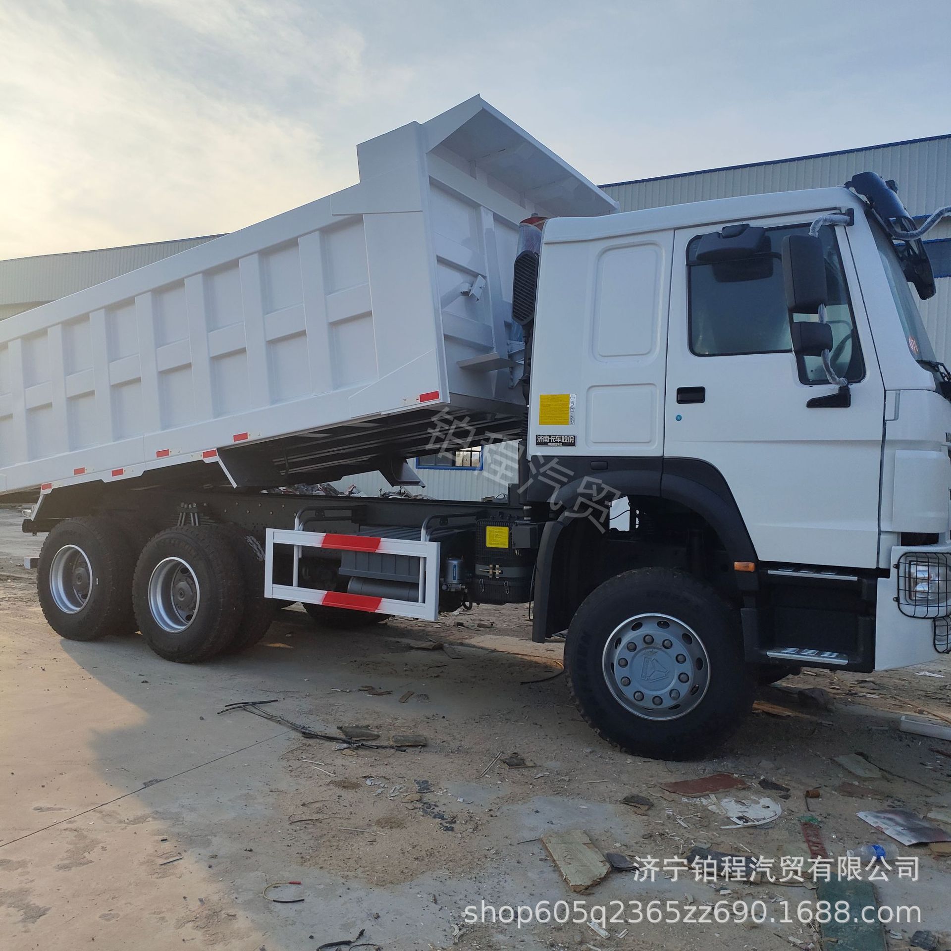 Export cross-border brand new Sinotruk Howo 6*4 dump truck, 400 horsepower, rear-tipping muck truck for mining areas