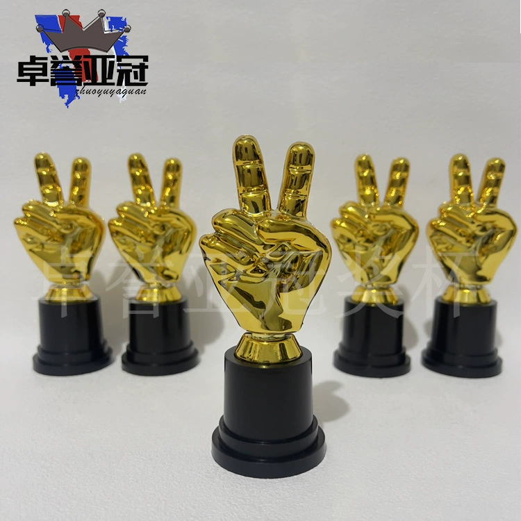 Детский трофей с большим пальцем